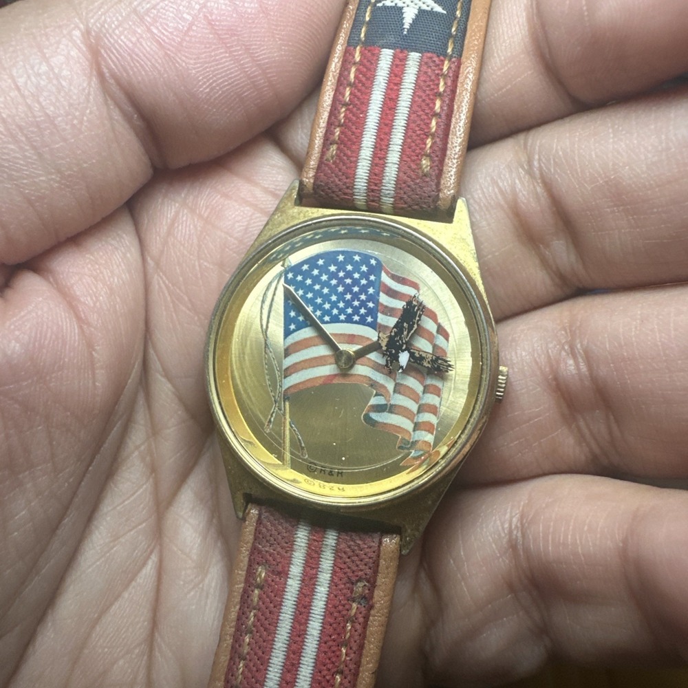 Works VTG Valdawn US Flag Rotating Eagle Englewood Cliffs New Jersey Watch 33mm